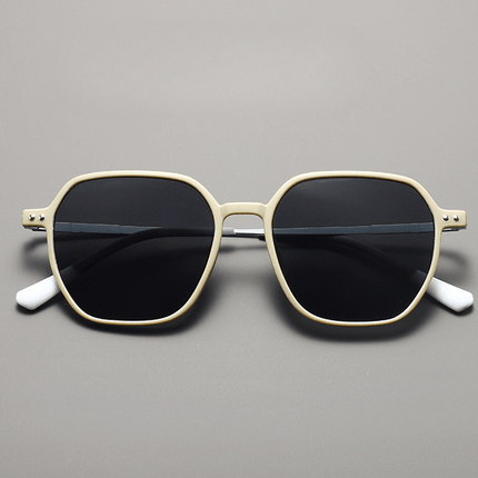 Gafas de sol hombre Tom Anderson con montura de acetato mate y diseño cuadrado, perfectas para un estilo lúdico y refinado.