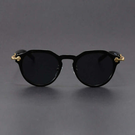 Gafas de sol vintage Dylan para hombre con lentes oscuros degradé y detalles metálicos. Protección UV400. Estilo retro sofisticado.