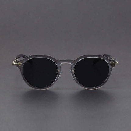 Gafas de sol vintage Dylan para hombre con lentes oscuros degradé, estilo retro y detalles metálicos. Elegancia y protección UV400.