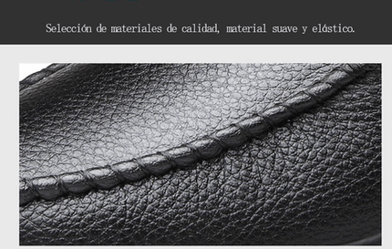Primer plano de mocasín clásico de cuero negro, detallando su textura suave y calidad. Zapatos casuales hombre elegantes y cómodos.