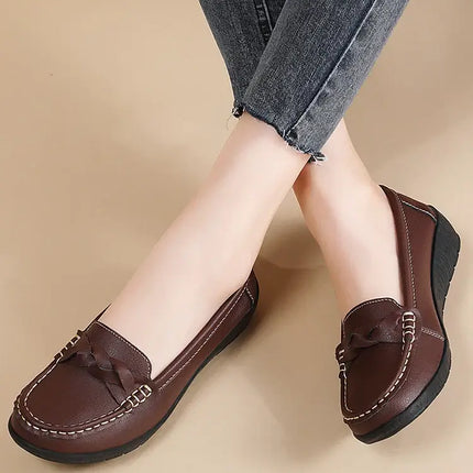 Stylish brown moccasins for women with soft leather and classic design. Ideal for everyday elegance and comfort.