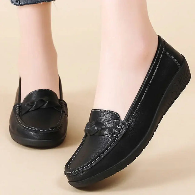 Alt Tag: Mocasines Mujer Siena en cuero negro, elegantes y cómodos, para uso diario. Diseños versátiles para cualquier ocasión.