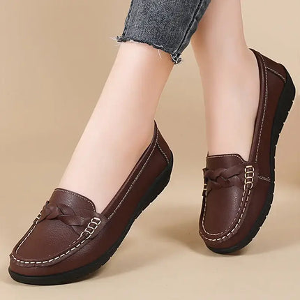 Elegante mocasín de cuero marrón Siena para mujer, diseño clásico y cómodo ideal para cualquier ocasión y look diario.
