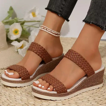Brown Easy Step Mujer sandals with open-toe design and wedge heel for stylish summer comfort.