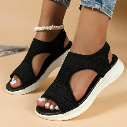 Woman wearing Sandalia Pez Light in black, showcasing modern design and comfort, perfect for casual summer outings.