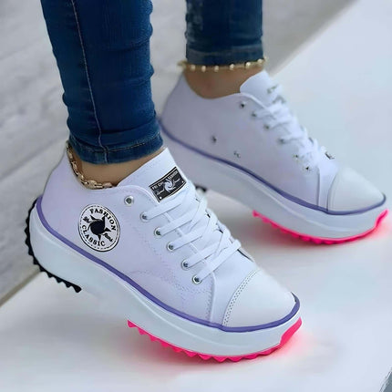 Zapatillas GlowUp con suela plataforma y detalles neón, ideal para un look urbano moderno. Oferta: Zapatillas mujer en promoción: compre 1 llevate 2.
