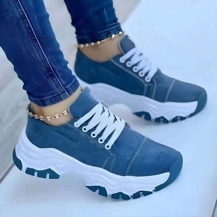 Zapatillas Casual MaxSole color jean con suela chunky, ideales para outfits urbanos. Zapatillas mujer en promoción: compre 1 llevate 2.