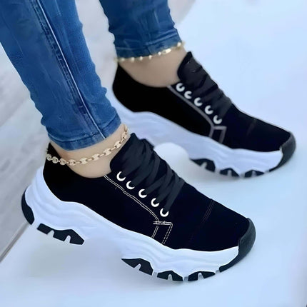 Zapatillas MaxSole negras y blancas para mujer en promoción: compre 1 llevate 2, ideales para looks urbanos y comodidad diaria.
