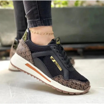 Zapatillas casuales Ivory Glow, estilo moderno para mujer. Promoción: compre 1 llevate 2. Elegancia con detalles dorados.