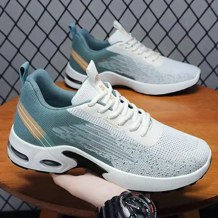 Zapatillas deportivas de malla para hombre, livianas y modernas, en tonos blanco y verde, ideales para comodidad y estilo.