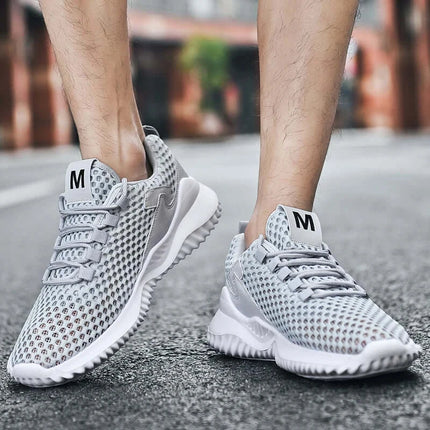 Zapatillas deportivas hombre ligeras y transpirables para correr al aire libre, estilo moderno en color gris.
