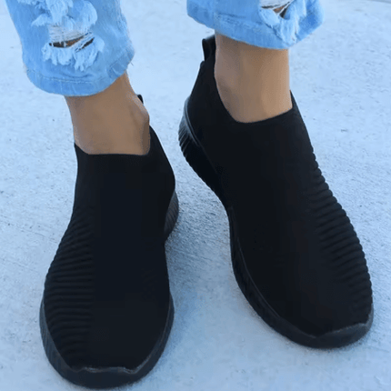 Zapatillas Jade negras para mujer en promoción: comprá 1 y llevate 2. Ideal para regalo, con suela anatómica y confort superior.
