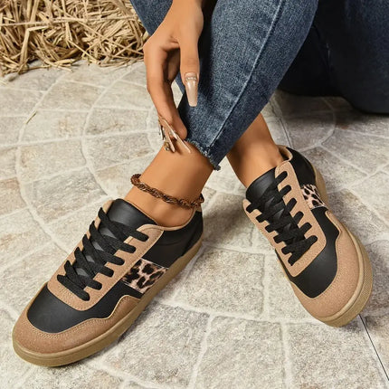 Zapatillas de leopardo para mujer con diseño urbano y exclusivo, perfectas para destacar, hechas de cuero PU de alta calidad.