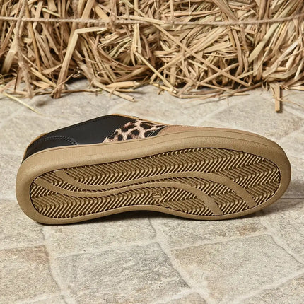 Zapatillas leopardo para mujer con suela resistente, diseño exclusivo urbano y tendencia 2025 en moda.