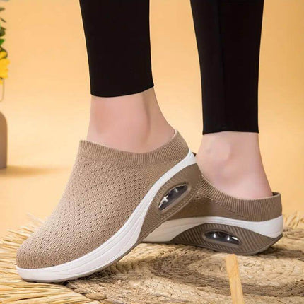 Zapatillas Luisa Mujer Ergonómicas, beige con suela antiderrapante y diseño cómodo, perfectas para un uso diario sin dolor.