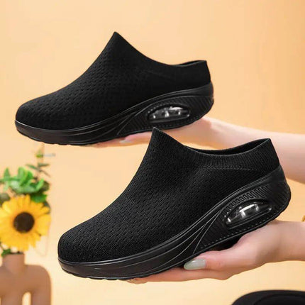 Zapatillas Luisa Mujer Ergonómicas en negro con suela anti impacto y diseño cómodo asegurando soporte óptimo para uso diario.