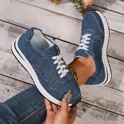 Zapatillas Mujer Indigo estilo denim casual 2025, combinan diseño urbano con comodidad para un look diario versátil y moderno.