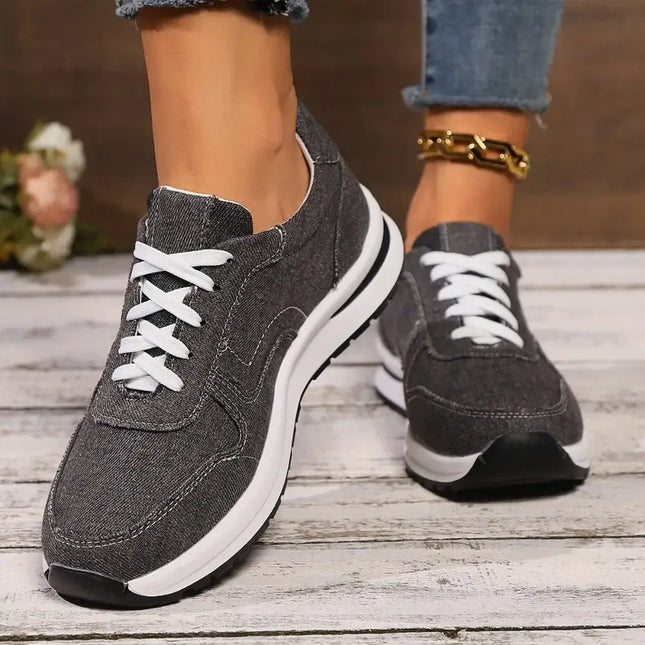 Zapatillas Mujer Indigo estilo denim casual con suela cómoda, perfectas para combinar con jeans o vestidos.