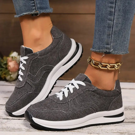 Casual denim-inspired indigo women's sneakers with flexible structure and comfortable soles, perfect for pairing with jeans or dresses.