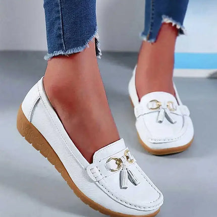 White women's moccasin-style sneakers with metallic detail, perfect for everyday elegance and comfort.