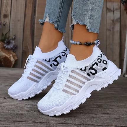 Zapatillas Mujer WildFit en promoción: Compre 1 llevate 2 - Diseño transpirable con animal print y tejido knit, estilo y comodidad.