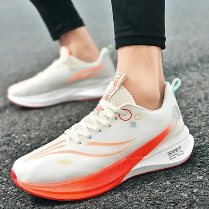 Zapatillas deportivas hombre con placa de carbono y antideslizantes, diseño blanco y naranja, ideales para correr. Unisex.