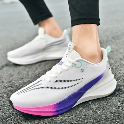 Zapatillas deportivas de running unisex blancas con placa de carbono y suela antideslizante, diseño moderno y cómodo.
