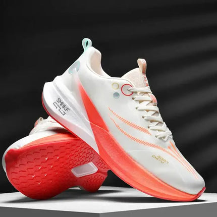 Zapatillas deportivas hombre blancas y rojas con placa de carbono y suela antideslizante, diseño unisex para running.