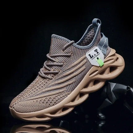 Zapatillas running ligeras para hombre, color marrón, con diseño transpirable y suela moderna, ideales para deportes y entrenamientos.