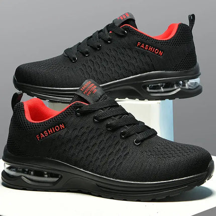 Zapatillas deportivas hombre negras con detalles rojos, diseño resistente y liviano para running. Talle Argentino, Europeo y USA disponibles.