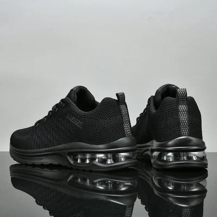 Zapatillas deportivas hombre negras, resistentes y livianas, con diseño moderno y tecnología de amortiguación, ideales para correr.