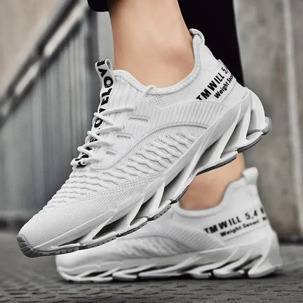 Zapatillas deportivas hombre ShockAir en color blanco, ofreciendo amortiguación y confort diario, ideales para actividades deportivas.