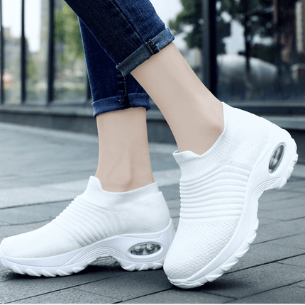 Zapatillas transpirables de amortiguador deportivo en color blanco, diseño flexible y ligero, ideales para trabajo o deporte.