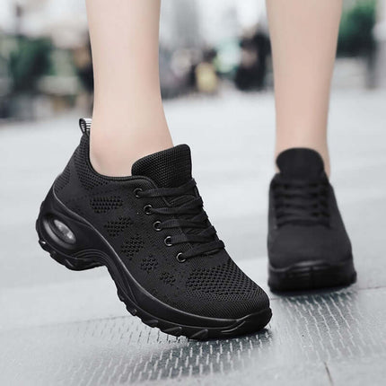 Woman wearing Zapatillas Urban Trek Zenithi for style and comfort with Deep Care technology, ideal for exercise and featuring ultralight design.