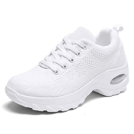 Zapatillas Urban Trek Zenithi in white, featuring a lightweight structure and Deep Care technology for comfort during physical activities.