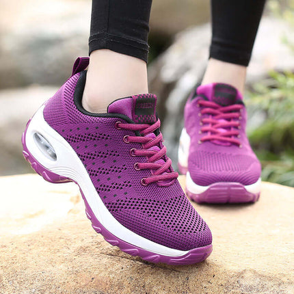 Zapatillas Urban Trek Zenithi in purple, showcasing ultralight structure and Deep Care technology for comfort and pain relief during exercise.