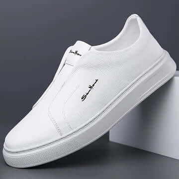 Elegante zapatilla casual blanca para hombre, diseño moderno y confortable.