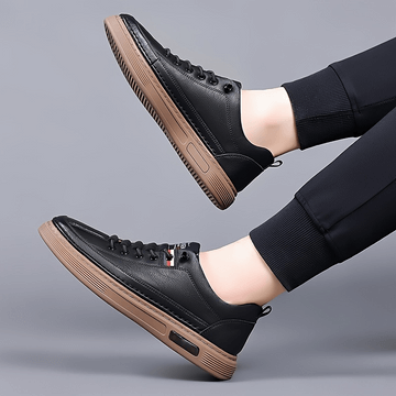 Zapatos Casuales Hombre de cuero auténtico negro con suela marrón, ideales para estilo y comodidad diarios.