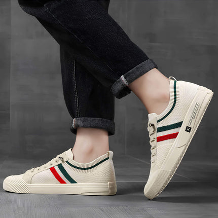 Zapatos Premium Madrid en beige con estilo europeo, casuales para hombre, destacando comodidad y elegancia, costuras y terminaciones premium.