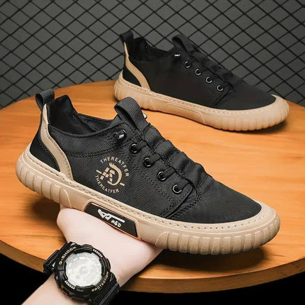 Zapato Street Core en negro con diseño urbano y suela beige, ideal para un estilo casual y confort diario. Zapatos Casuales Hombre.