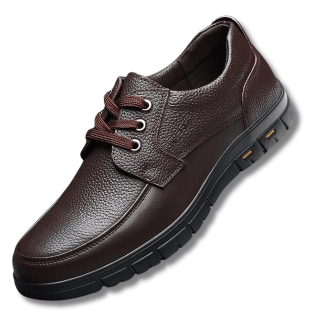 Zapatos de cuero genuino marrón para hombre, estilo casual y confort diario. Ideal para complementar cualquier atuendo masculino.