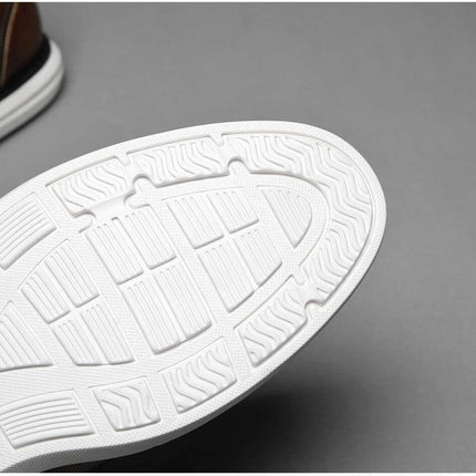 Suela de zapato ZENITHI de hombre, diseño casual elegante, acentuado con bordes redondeados y detalle texturizado en relieve.