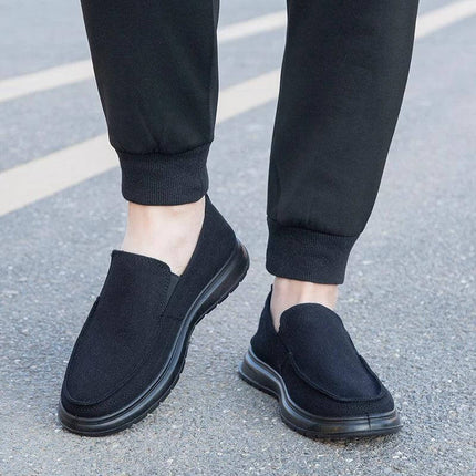 Zapatos de lona casuales para hombre en color negro, ideales para caminar. Moda urbana y cómoda.