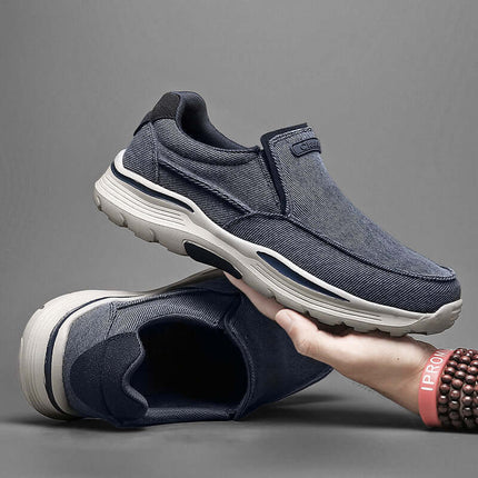 Zapatos de lona sin cordones azules para hombre, casuales y antideslizantes, diseño cómodo y transpirable para un estilo moderno y seguro.